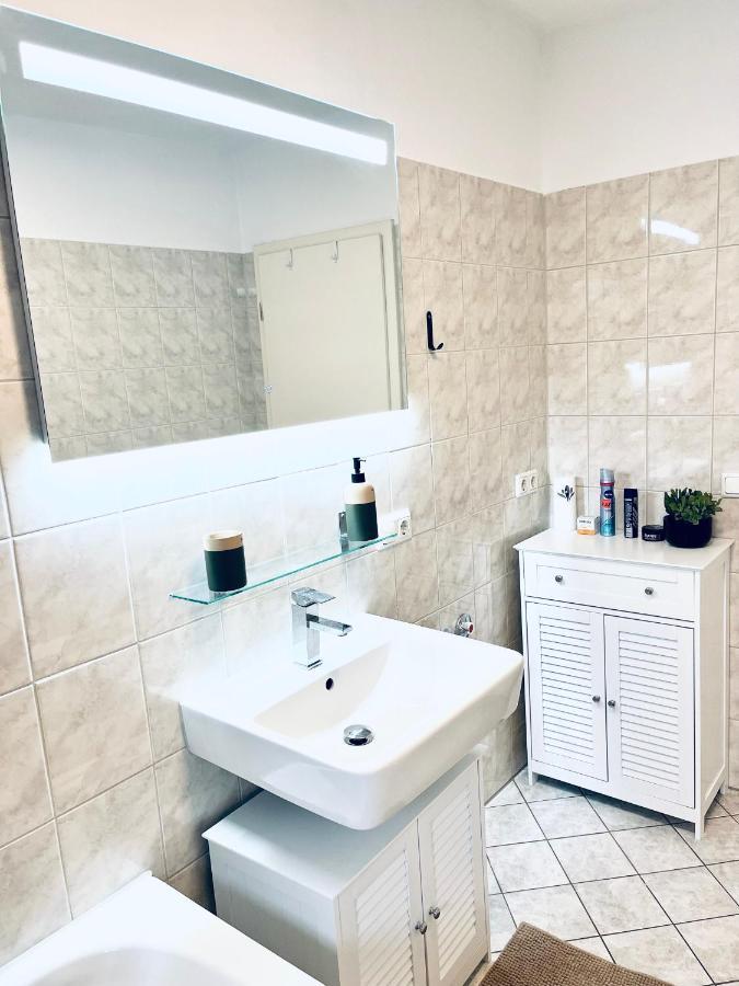 Modernes 3 Zimmer Apartment - Luise- Mit Wlan, Balkon Und Smart-Tv In City-Nahe! Erfurt Esterno foto