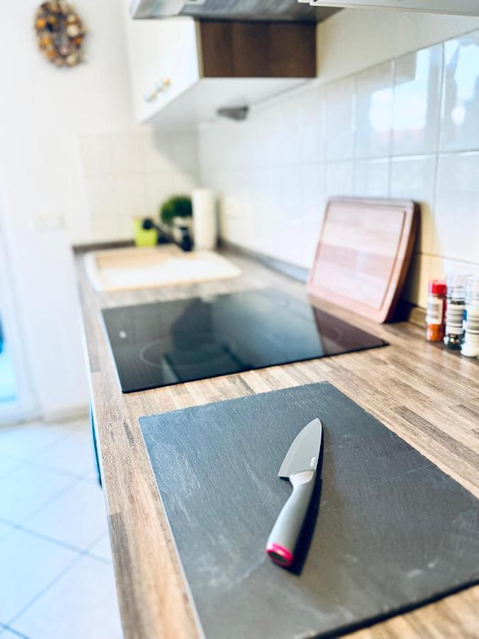 Modernes 3 Zimmer Apartment - Luise- Mit Wlan, Balkon Und Smart-Tv In City-Nahe! Erfurt Esterno foto